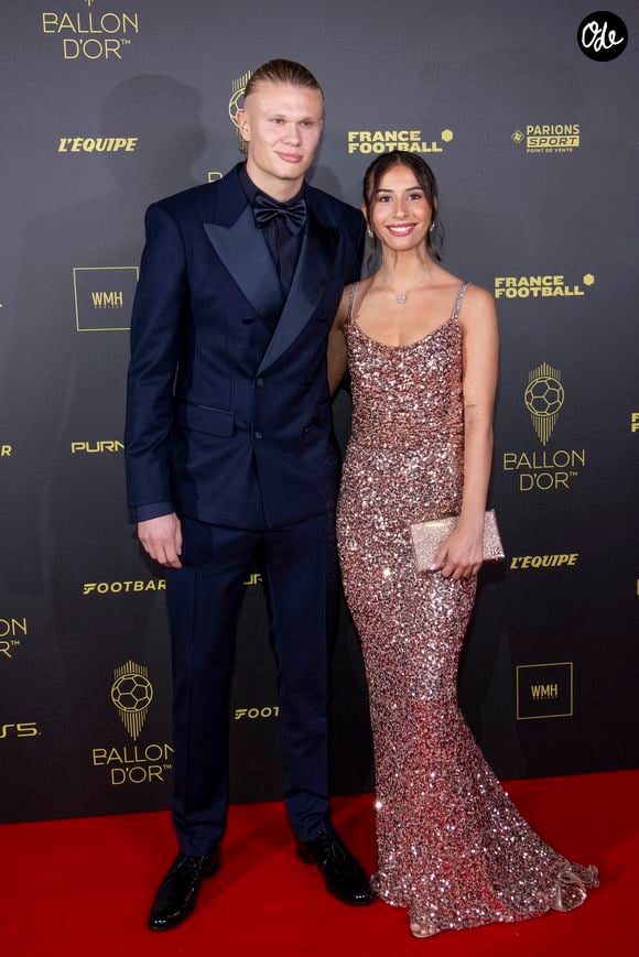 À son arrivée à Manchester City, il a choisi de s'installer dans un appartement moderne au cœur de Manchester.

Erling Haaland et sa compagne Isabel Haugseng Johansen - Photocall de la 67ème cérémonie du Ballon d’Or au Théâtre du Chatelet à Paris le 30 octobre 2023. © Cyril Moreau/Bestimage