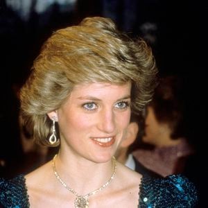 La princesse Diana visite Vienne, en Autriche, lors d'une représentation de gala de "Love For Love" au théâtre Burgh de Vienne le 14 avril 1986. Diana porte une robe de Catherine Walker. Photo par Photoshot/ABACAPRESS.COM