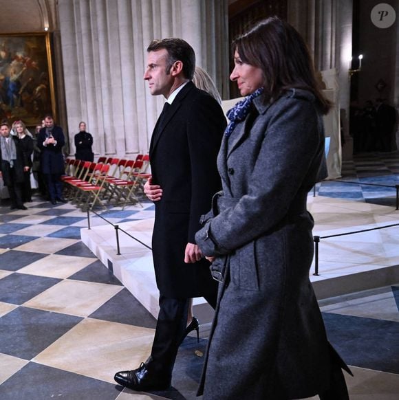 Emmanuel Macron, président de la République Française et Anne Hidalgo, maire de Paris lors de la cérémonie de réouverture de la cathédrale Notre-Dame de Paris, le 7 décembre 2024. Joyau de l’art gothique, lieu de culte et de culture, symbole universel de la France et de son histoire, la cathédrale de Notre-Dame de Paris rouvre ses portes les 7 et 8 décembre, cinq ans après le terrible incendie qui l’avait ravagée le 15 avril 2019. © Eric Tschaen/Pool/Bestimage