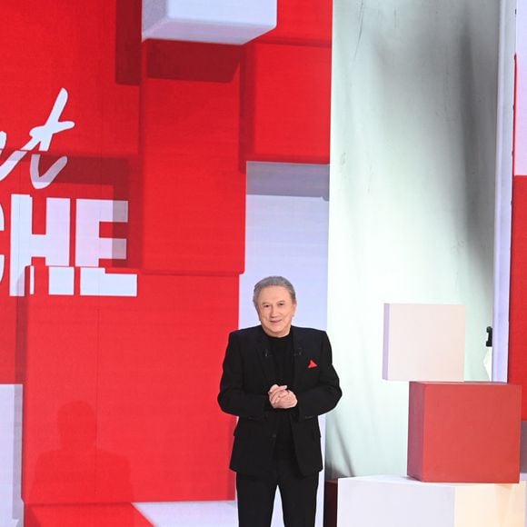 Michel Drucker - Enregistrement de l'émission Vivement dimanche au studio Rive gauche présentée par Michel Drucker le 12 novembre 2025 pour une diffusion sur France 3 le 21 décembre. 

© Guillaume Gaffiot/Bestimage