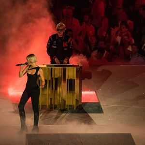 Kavinsky et Angele lors de la cérémonie de clôture des Jeux Olympiques de Paris 2024 au stade de France à Saint-Denis, le 11 août 2024. © Baptiste Autissier / Panoramic / Bestimage