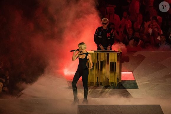 Kavinsky et Angele lors de la cérémonie de clôture des Jeux Olympiques de Paris 2024 au stade de France à Saint-Denis, le 11 août 2024. © Baptiste Autissier / Panoramic / Bestimage