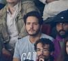 Après avoir posté une nouvelle vidéo de lui, l'humoriste et compagnon de Florence Foresti a été la cible de remarques désobligeantes. 

Alexandre Kominek (compagnon de Florence Foresti) - People dans les tribunes du match de Ligue des champions entre le PSG et le Borussia Dortmund (2-0) au Parc des Princes à Paris le 19 septembre 2023. © Cyril Moreau/Bestimage