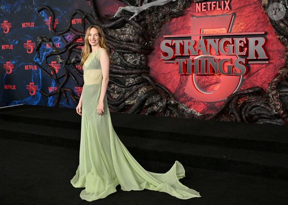 Discrets sur leur relation révélée en 2023, Maya Hawke et Christian Lee Hutson collaborent aussi sur des projets musicaux.

Maya Hawke au photocall de la première de la série "Stranger Things - Saison 5" au TCL Chinese Theatre de Los Angeles, Californie, Etats-Unis, le 6 novembre 2025. © Axelle/BG/GoffPhotos/Bestimage