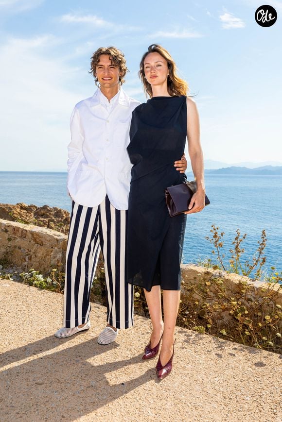 Vassili Schneider et sa compagne Magdalena Kulicka - Photocall du défilé "Le Bonheur" By Jacquemus au phare de la Pietra à l'Ile Rousse en Corse le 29 juin 2026. 

© Luis Sanchez / Crystal / Bestimage