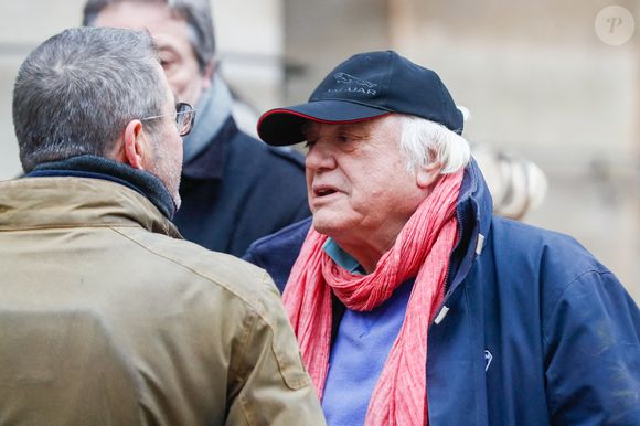 Laurent Cabrol à la sortie des obsèques de Jean-Luc Petitrenaud en l'église Saint-Pierre-du-Gros-Caillou à Paris, France, le 17 janvier 2025. © Christophe Clovis/Bestimage