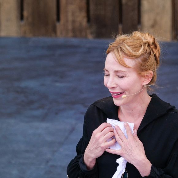 Exclusif - Correspondance Lettres de Magda Goebbels : "Bunker." Mise en scène par Johanna Boyé, adaptation Christian Siméon avec Julie Depardieu et Stéphane Druet. Représentation au château de Grignan lors de la 27 ème édition du festival de la Correspondance de Grignan, France, le 6 juillet 2023. © Marc Cousin/Bestimage