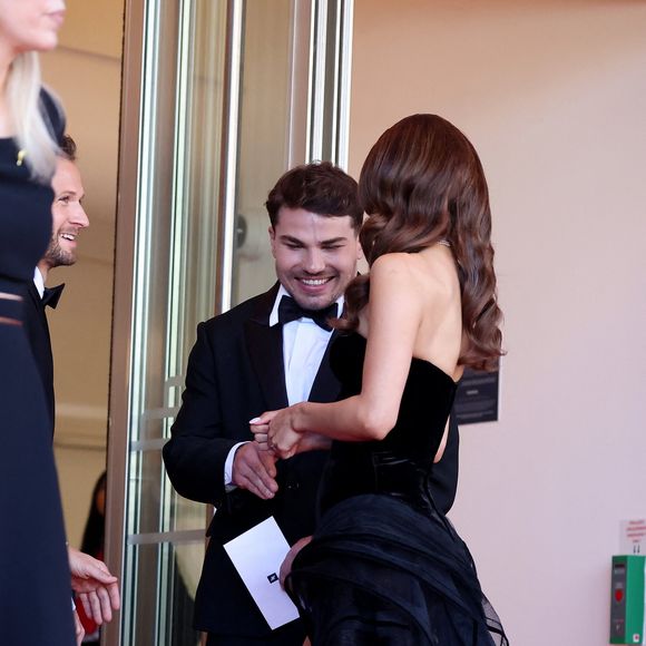 Antoine Dupont et Iris Mittenaere - Antoine Dupont et sa compagne Iris Mittenaere se retrouvent sur les marches  du film « Dossier 137 » lors du 78ème Festival International du Film de Cannes le 15 mai 2025.

© Jacovides / Moreau / Bestimage