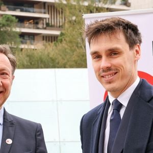 Stéphane Bern et Louis Ducruet lors de la célébration des 20 ans de relations diplomatiques entre le Japon et Monaco, sur le parvis du Grimaldi Forum, près du jardin japonais, àMonaco, le 21 mars 2026.
© Claudia Albuquerque/Bestimage