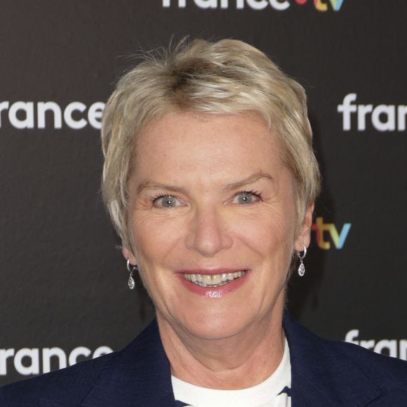Elise Lucet est l'une des figures incontournables de France Télévisions.

Élise Lucet au photocall de la conférence de presse de rentrée de France Télévisions à Paris, France. © Coadic Guirec/Bestimage