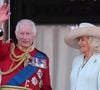Trooping the Colour, attendu ce samedi 14 juin, fêtera cet anniversaire
Le roi Charles III d'Angleterre et la reine consort Camilla - Les membres de la famille royale britannique au balcon du Palais de Buckingham lors de la parade militaire "Trooping the Colour" à Londres le 15 juin 2024
© Julien Burton / Bestimage