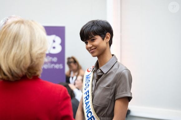 Eve Gilles, Miss France 2024, à l’Université des Maires de l’Ouest parisien à Port-Marly (Yvelines), le 9 octobre 2024.
© Kevin Domas / Panoramic / Bestimage