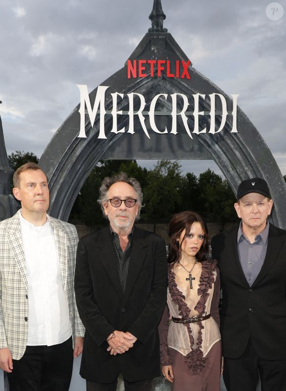 Miles Millar, Tim Burton, Jenna Ortega et Alfred Gough - Première de la partie 1 de la saison 2 de la série "Mercredi" à l'occasion de l' inauguration du Beach Club à Paris le 31 juillet 2025. © Coadic Guirec/Bestimage
