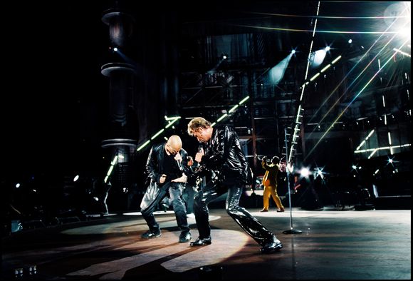 Pascal Obispo et Johnny Hallyday en concert au stade de France © ANGELI-RINDOFF-GARCIA / BESTIMAGE