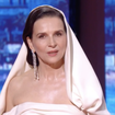Quand ça ne veut pas ! Juliette Binoche, présidente du Festival de Cannes, n'arrive pas à prononcer un mot en pleine cérémonie d'ouverture