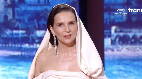Quand ça ne veut pas ! Juliette Binoche, présidente du Festival de Cannes, n'arrive pas à prononcer un mot en pleine cérémonie d'ouverture