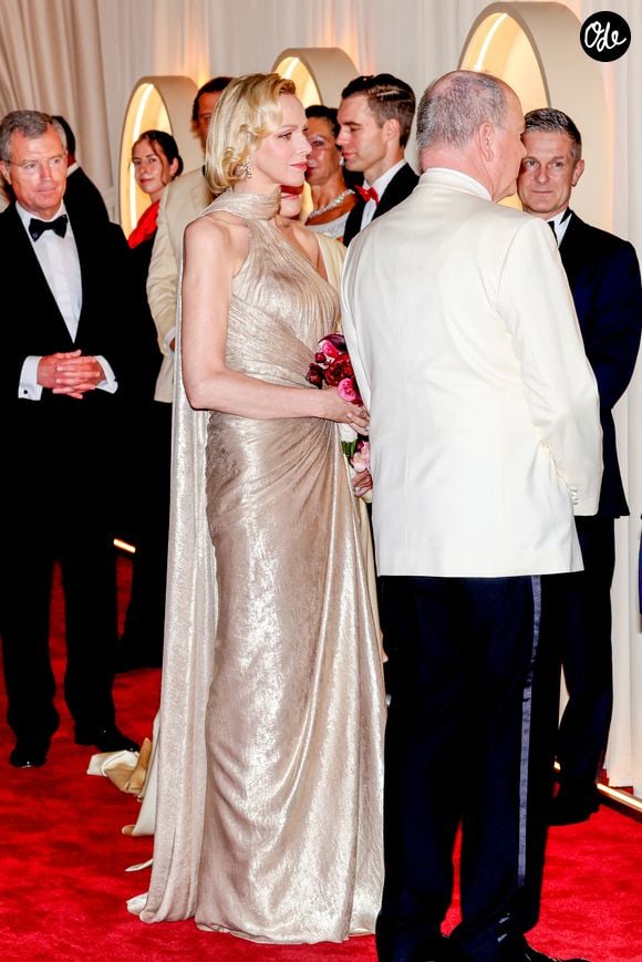 Le prince Albert II de Monaco et la princesse Charlene de Monaco lors du 77ème Gala de la Croix-Rouge, salle des Etoiles, à Monaco, le 18 juillet 2026.

© Claudia Albuquerque/Bestimage