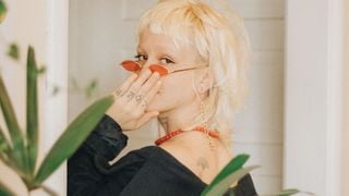 La coupe mulet est de retour : découvrez 5 façons, pour hommes et femmes, de l'adopter sans perdre en élégance