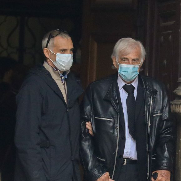 L'ex de Luana Belmondo peut compter sur le soutien de son père qui l'aide notamment "dans sa recherche de sponsors"

Jean-Paul Belmondo et son fils Paul Belmondo - Hommage à Guy Bedos en l'église de Saint-Germain-des-Prés à Paris le 4 juin 2020. AGENCE / BESTIMAGE