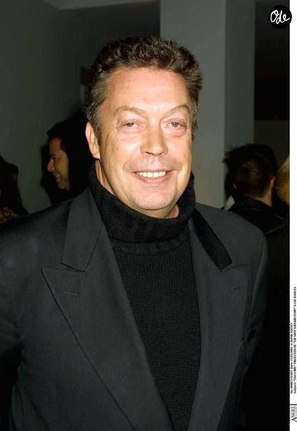 Retiré de la vie publique ces dernières années, il avait évoqué sa santé et son rapport à la mort dans une ultime interview en 2025.

Tim Curry – projection de "The Matthew Shepard Story" à Los Angeles. Alpha Agency / Bestimage.