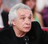 Surtout, le goût n'était pas là. Avec son franc-parler, Michel Sardou a avoué que ses tomates étaient immangeables, comparant l'expérience à celle d'une "botte de terre".

Michel Sardou lors de l'enregistrement de l'émission "Vivement Dimanche", au studio Gabriel à Paris, France, le 6 mai 2010. 

 © JLPPA/Bestimage
