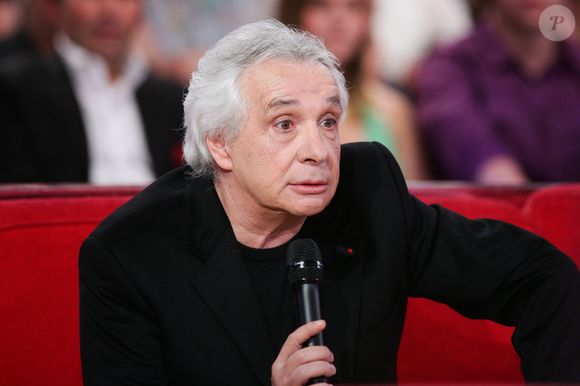 Surtout, le goût n'était pas là. Avec son franc-parler, Michel Sardou a avoué que ses tomates étaient immangeables, comparant l'expérience à celle d'une "botte de terre".

Michel Sardou lors de l'enregistrement de l'émission "Vivement Dimanche", au studio Gabriel à Paris, France, le 6 mai 2010. 

 © JLPPA/Bestimage