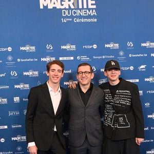 L'un des fils de Dany Boon a lui aussi obtenu un petit rôle dans la série.
Dany Boon avec ses fils Eytan Boon et Elia Boon - Les célébrités à la 14ème cérémonie des Magritte awards à Bruxelles, le 22 février 2025. Si le film "La nuit se traîne" de M.Blanchart a remporté dix prix, l'acteur-réalisateur français G/Lellouche a reçu un Magritte d'Honneur.
© Photonews / Bestimage