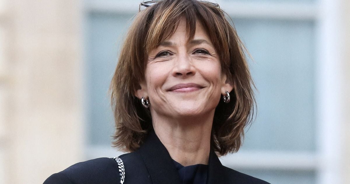 À 58 ans, Sophie Marceau fait dix ans de moins grâce à un ingrédient bien précis : "Ça n’a rien à voir avec le botox"