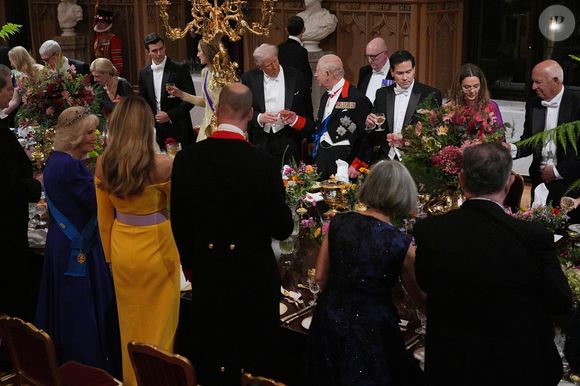 Donald J. Trump (président des Etats-Unis) et la Première dame Melania Trump, le roi Charles III d'Angleterre et Camilla Parker Bowles, reine consort d'Angleterre, le prince William, prince de Galles, et Catherine (Kate) Middleton, princesse de Galles, lors du banquet d'Etat au chateau de Windsor en l'honneur de la visite officielle de président Donald Trump et de la Première dame Melania au Royaume-Uni, 17 septembre 2025
© Yui Mok / WPA-Pool / Julien Burton via Bestimage