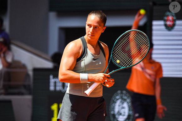 Diane Parry (FRA) lors des internationaux de France de Tennis de Roland Garros 2026, à Paris, France, le 30 mai 2026. © Baptiste Autissier/Psnewz/Bestimage
