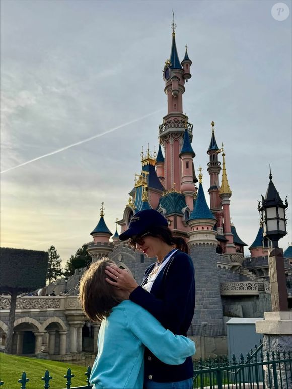 Elle insiste aussi sur l’importance de croire en ses rêves et de suivre ses passions.

Nolwenn Leroy avec son fils Marin à Disneyland Paris. Capture d'écran Instagram