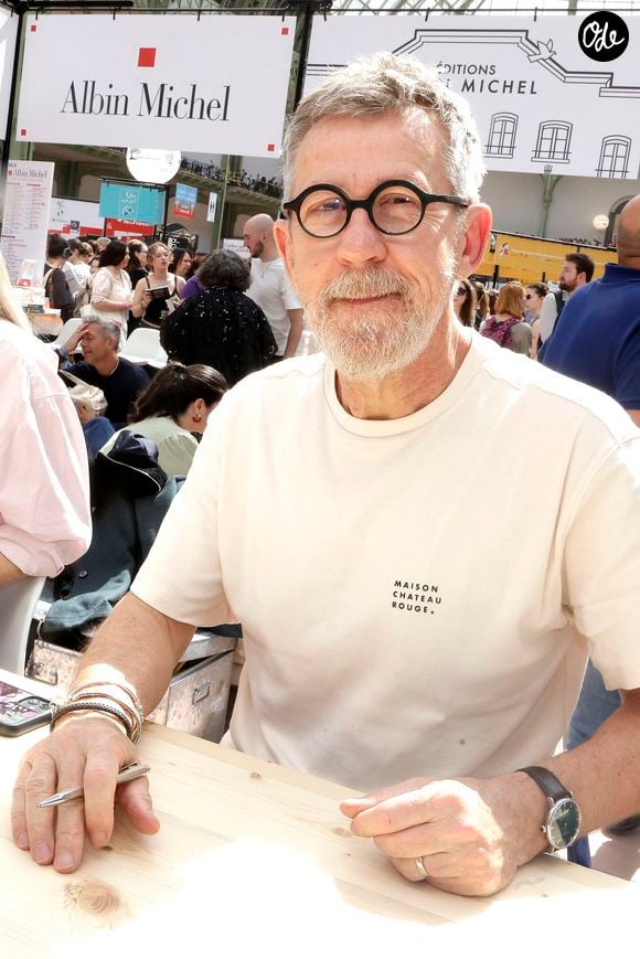 Entre patrimoine médiéval, sentiers de randonnée et nature préservée, Aureille a de quoi séduire les amoureux de Provence.

Jamy Gourmaud en dédicace lors du 5ème festival du Livre de Paris au Grand Palais (17 - 19 avril 2026) à Paris, le 19 avril 2026. © Cédrice Perrin / Bestimage
