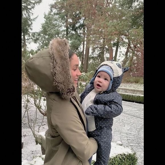 Le prince Harry, duc de Sussex et Meghan Markle, duchesse de Sussex, avec leurs enfants Archie et Lilibet.