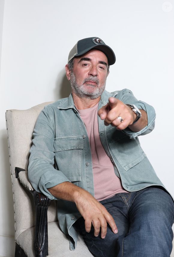 Rendez-vous avec Bruno Solo lors de l'avant-première de la série "Ouija, un été meurtrier" à l'hôtel Marignan à Paris le 8 août 2024.
© Denis Guignebourg / Bestimage