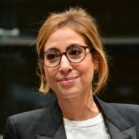 Léa Salamé : son fils Gabriel fait sa rentrée, Raphaël Glucksmann prié de rester à distance... "Comme chaque année"