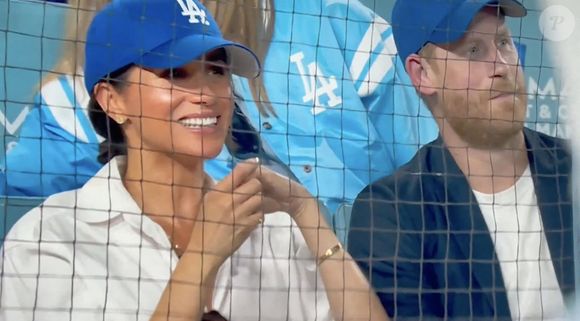 Meghan Markle et le prince Harry ont fait une apparition surprise lors d'un match des World Series des Dodgers à Los Angeles. © Backgrid UK/ Bestimage