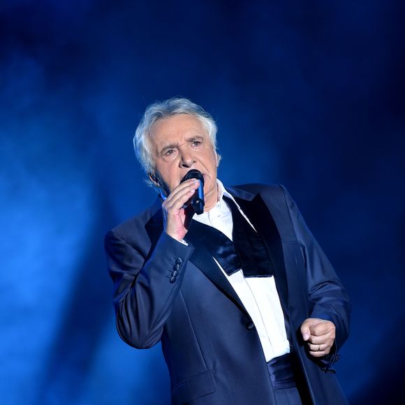 Exclusif - Michel Sardou aux Arènes de Nîmes pour le second concert de sa dernière tournée "La Dernière Danse" le 7 juillet 2017. © Bruno Bebert / Bestimage