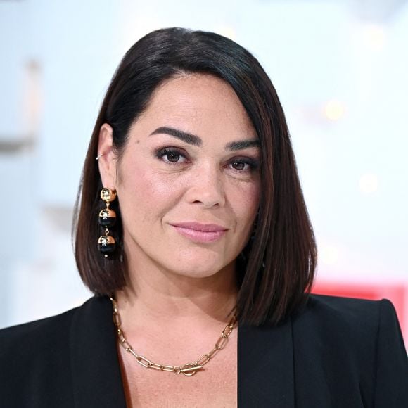 Lola Dewaere, elle, est installée dans un appartement situé près du canal Saint-Martin à Paris

Exclusif - Lola Dewaere - Enregistrement de l'émission "Vivement Dimanche" au Studio Gabriel, présentée par M.Drucker, et diffusée sur France 3, de 13h30 à 15h, le 28 août © Guillaume Gaffiot / Bestimage