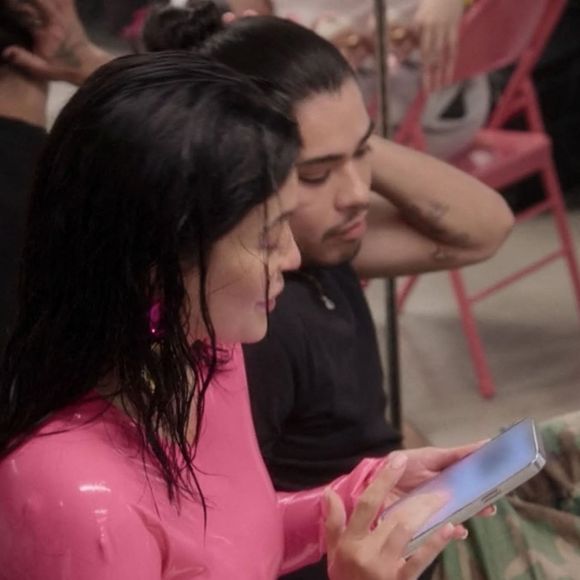 Pour rappel, Jesus Guerrero - dont l'enfance aurait été particulièrement "traumatisante" suite au divorce de ses parents - avait commencé à travailler avec Kylie Jenner en 2019. 

Images de la série "The Kardashians" avec Kylie Jenner - 2022. Backgrid UK/ Bestimage