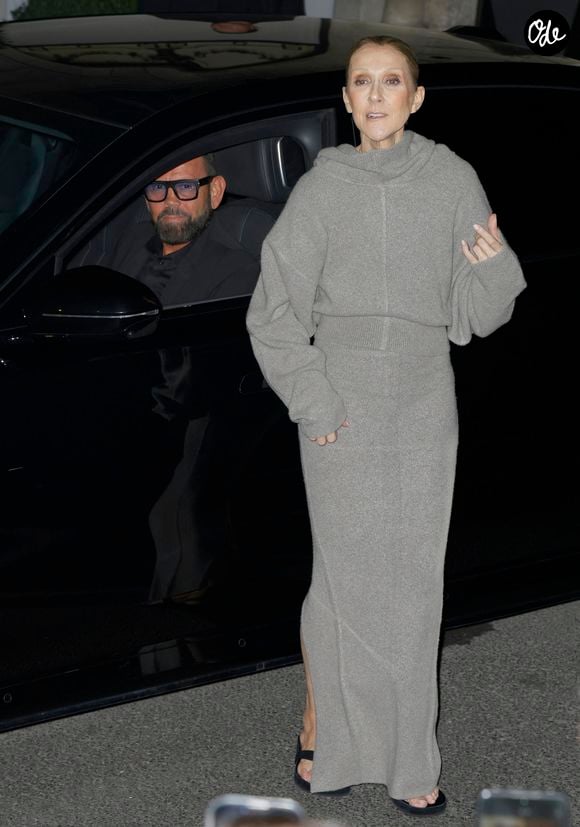 Celine Dion est de retour à l'hôtel Royal Monceau à Paris après son concert à la Plénitude Arena à Paris La Défense le 23 septembre 2026. © Christophe Aubert / Bestimage