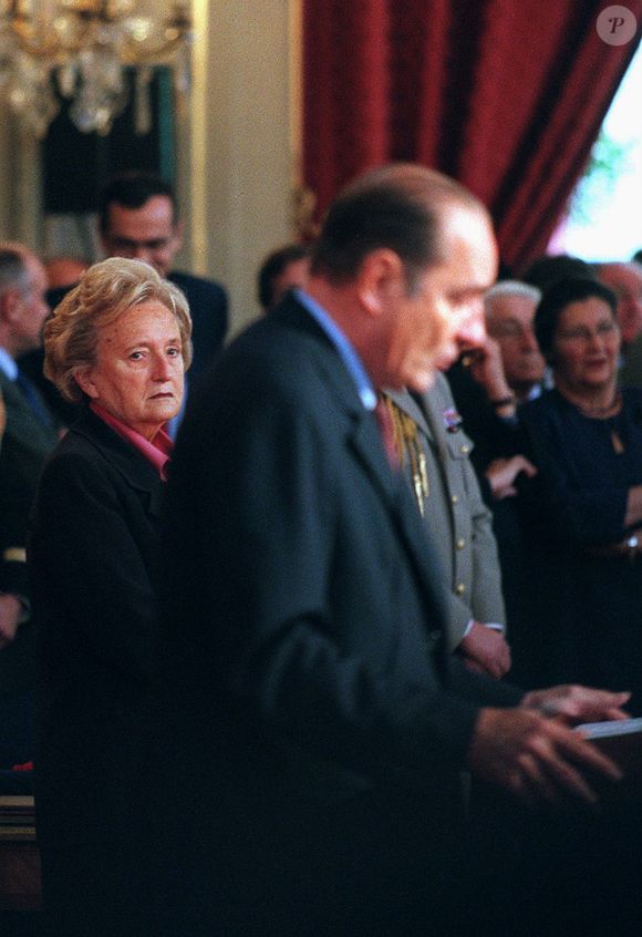 Jacques Chirac n'en parlera jamais publiquement. Préférant se montrer présent pour sa fille. 

Bernadette et Jacques Chirac à l'Elysée en 1998