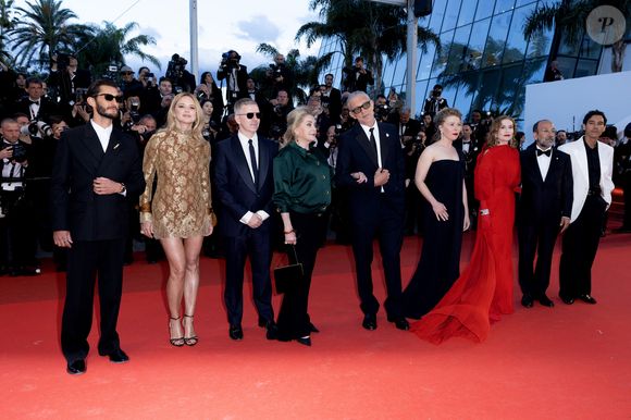 Pierre Niney, Virginie Efira, Alexandre Mallet-Guy, Catherine Deneuve, Vincent Cassel, India Hair, Isabelle Huppert, Asghar Farhadi et Adam Bessa - Montée des marches du film " Histoires parallèles " lors du 79ème Festival International du Film de Cannes, le 14 mai 2026. © Olivier Borde / Bestimage
