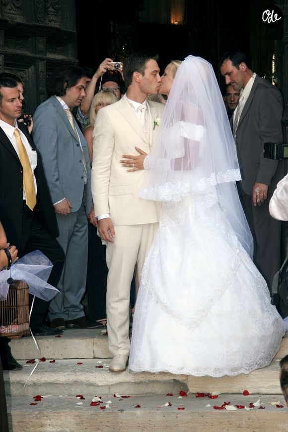 Le 1er juillet 2006, le couple s’était dit "oui" à Compiègne, entouré de ses proches.

Mariage d'Éloïde Gossuin, ancienne Miss France et Miss Europe, et de Bertrand Lacherie à l'église de Compiègne et à la mairie de Trosly-Breuil, dans le nord de la France, le 1er juillet 2006. Photo : Nebinger-Suu/ABACAPRESS.COM