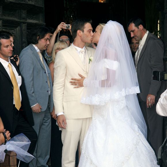 Le 1er juillet 2006, le couple s’était dit "oui" à Compiègne, entouré de ses proches.

Mariage d'Éloïde Gossuin, ancienne Miss France et Miss Europe, et de Bertrand Lacherie à l'église de Compiègne et à la mairie de Trosly-Breuil, dans le nord de la France, le 1er juillet 2006. Photo : Nebinger-Suu/ABACAPRESS.COM