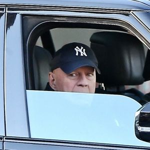 Un traitement expérimental est à l'essai pour stopper les terribles conséquences de sa maladie.

Bruce Willis à Studio City en Californie en 2025
©Backgrid USA / Bestimage