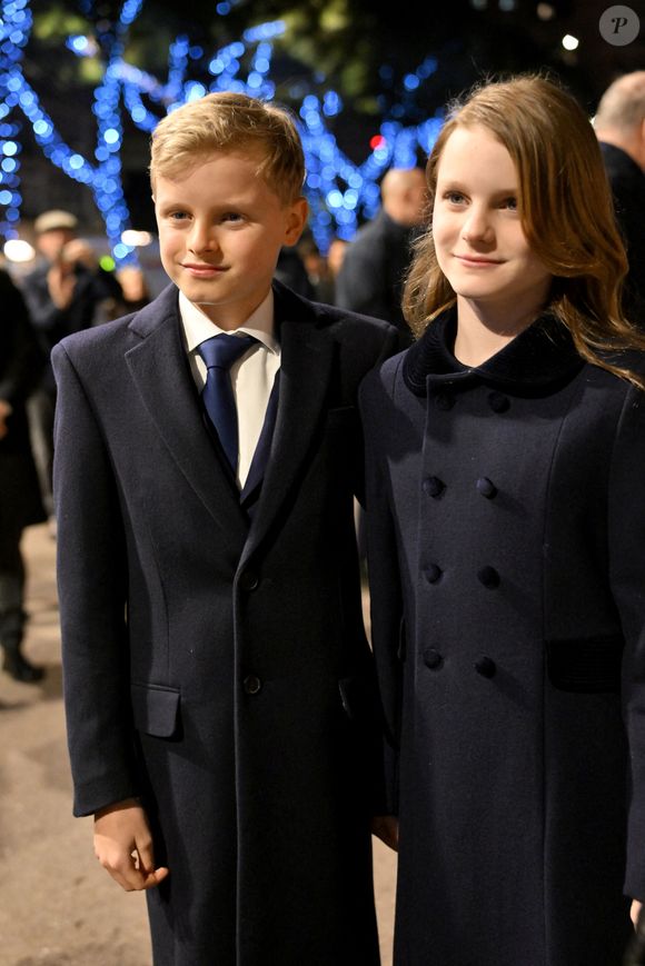 "Ils sont préparés à cela l’Institution François d’Assise-Nicolas Barré", a-t-il expliqué, 

Le prince Albert II de Monaco, sa femme la princesse Charlene de Monaco, leurs enfants le prince héréditaire Jacques, marquis des Baux, la princesse Gabriella, comtesse de Carladès, et Mélanie de Massy sont au Quai Antoine 1er au port Hercule pour le traditionel embrasement de la barque et le spectacle de drônes lors de la célébration de la Sainte Dévote à Monaco, le 26 janvier 2026. © Bruno Bebert / Bestimage