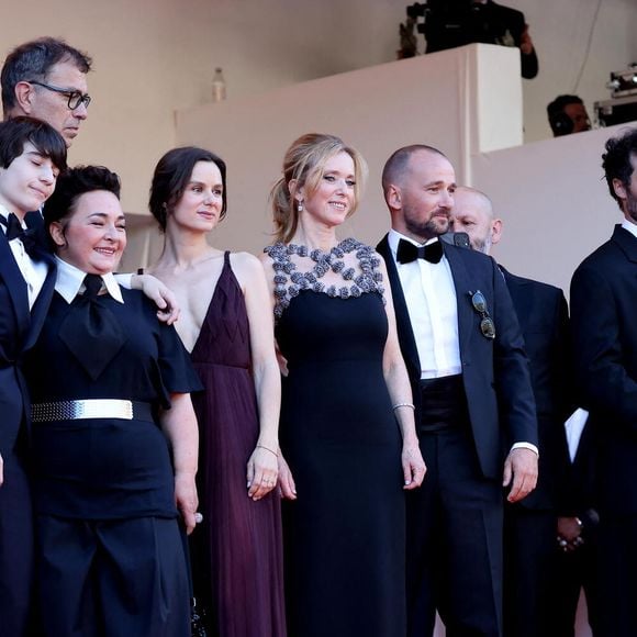 Il est accusé de violences sexistes et sexuelles par trois anciennes compagnes.
Côme Peronnet, Solàn Machado-Graner, Sandra Colombo, Dominik Moll, Mathilde Roehrich, Léa Drucker, Jonathan Turnbull, Gilles Marchand, Theo Costa-Marini, Valentin Campagne - Montée des marches du film « Dossier 137 » lors du 78ème Festival International du Film de Cannes, au Palais des Festivals à Cannes. Le 15 mai 2025
© Jacovides-Moreau / Bestimage