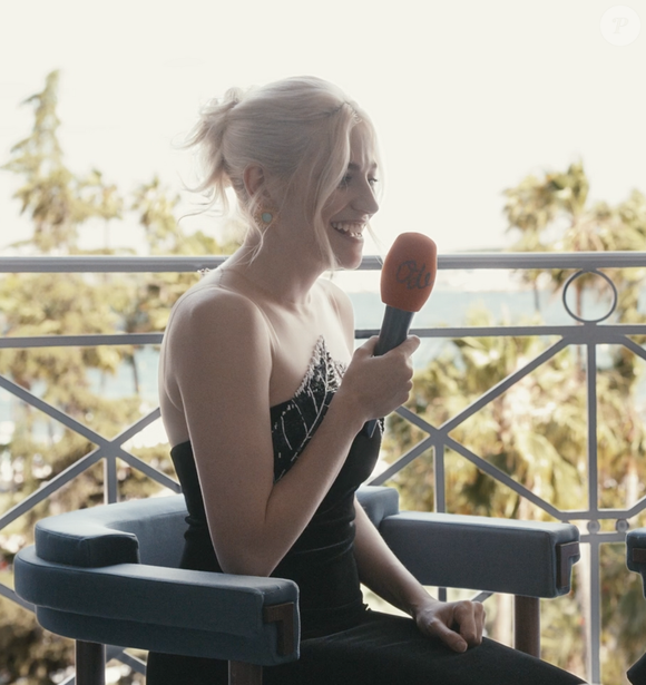 Pixie Lott, icône pop britannique, partage ses souvenirs de ses premiers pas sur la Croisette, une expérience teintée de nostalgie et d'une émotion toute particulière.

Pixie Lott en interview pour le média Ode