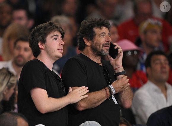 Patrick Bruel et son fils Oscar Bruel lors de la demi-finale femmes + 78kg des Jeux Olympiques de Paris 2024 au Champs de Mars Arena, à Paris le 2 août 2024. Photo par Eliot Blondet/ABACAPRESS.COM