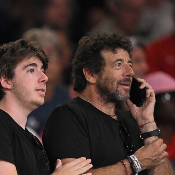 Patrick Bruel et son fils Oscar Bruel lors de la demi-finale femmes + 78kg des Jeux Olympiques de Paris 2024 au Champs de Mars Arena, à Paris le 2 août 2024. Photo par Eliot Blondet/ABACAPRESS.COM